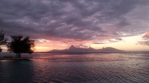 从Tahiti看Moorea的落日